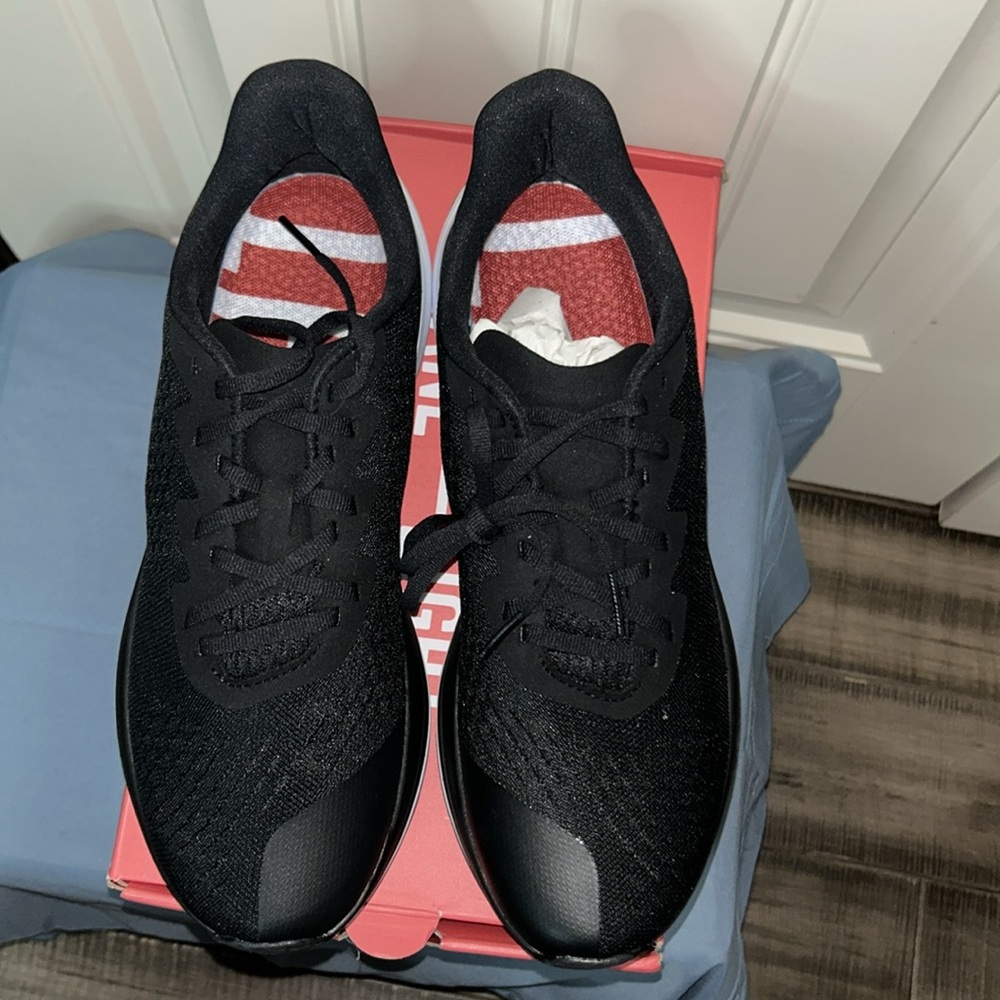 NIB Lane-Eight Women's Relay Trainer. - Picture 9 of 11